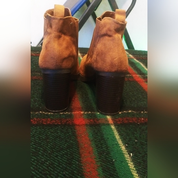 American Eagle Outfitters Tan Heeled Boots with Sleek Design - Picture 5 of 7